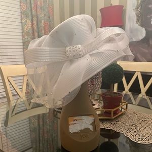 White Lily and Taylor hat